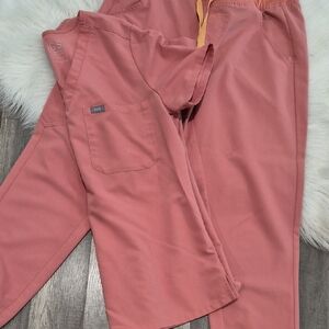 Figs Coral Scrub Set